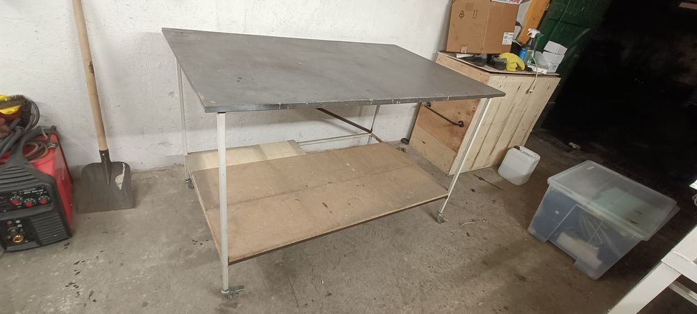 Stół warsztatowy na kółkach z półką