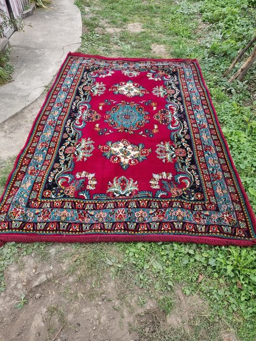 Дуже гарний килим