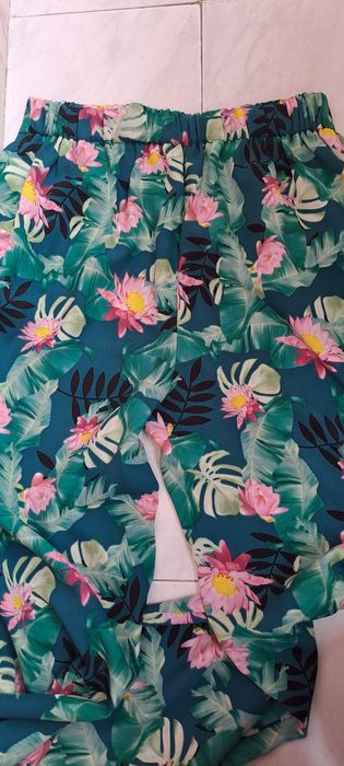 Calças de senhora em strecht, novas