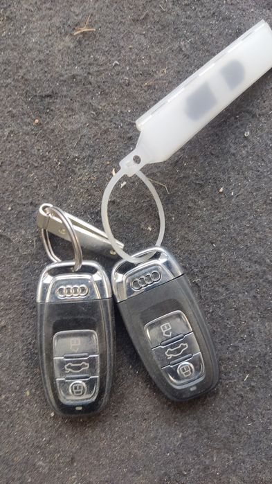 Kluczyk pilot audi a4 b8