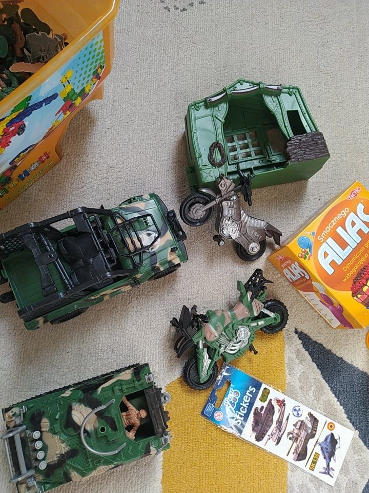 Mega paka zabawek wojsko gra żołnierzyki pojazdy motor czołg
