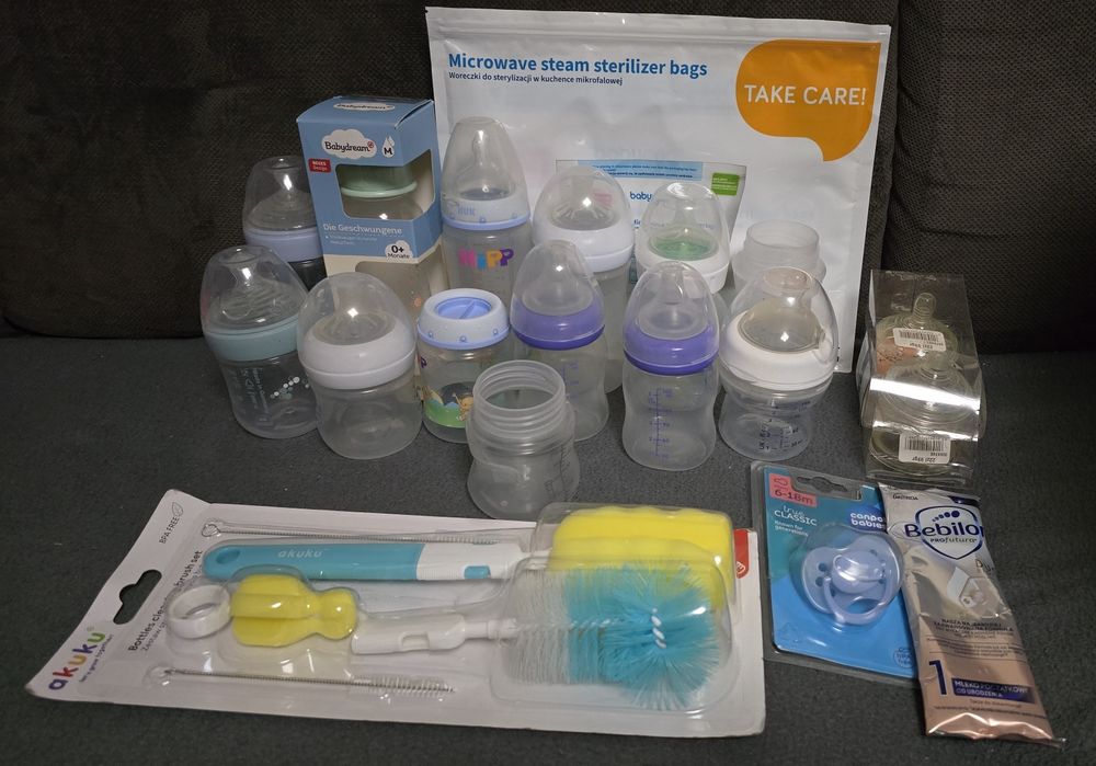 Różne butelki dla niemowlaka