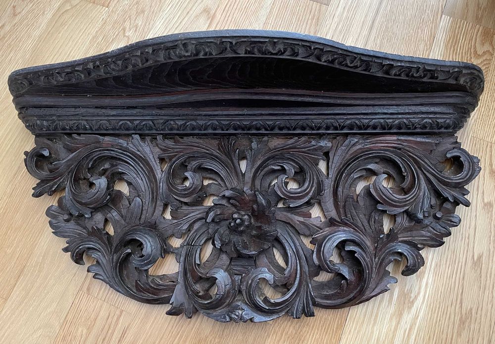 Peanha/prateleira de madeira antiga trabalhada