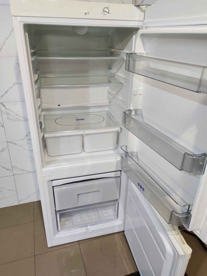 Холодильник Whirpool 147 cm.Гарний стан