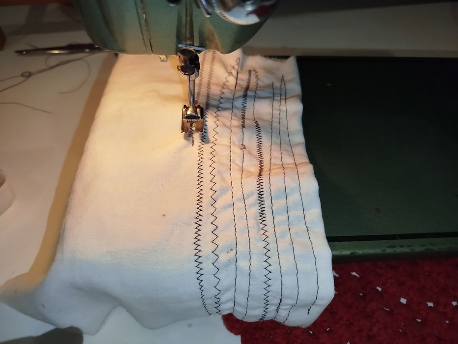 Máquina de costura refrey transforma