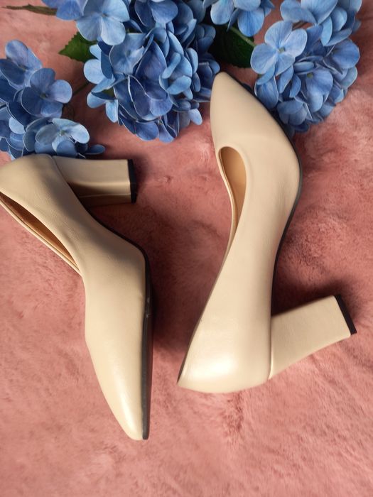 Buty na obcasie czułenka kremowe roz 37 nowe szpic słupek
