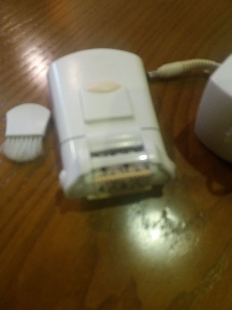 Máquina elétrica da Braun para depilação