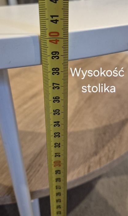 Biały stolik kawowy