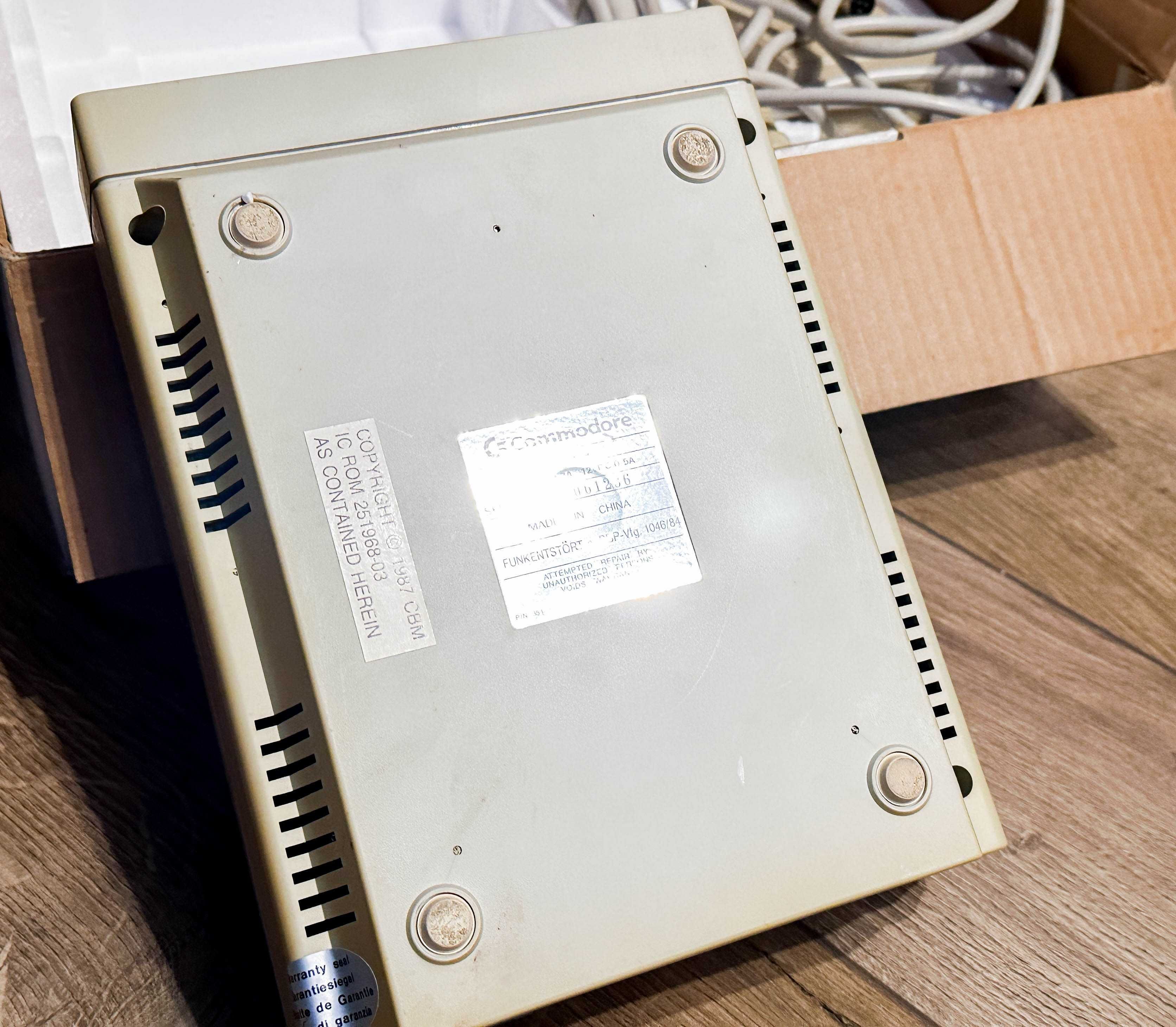 Stacja dysków dyskietek Commodore 1541-II - C64 C128 5,25" BOX