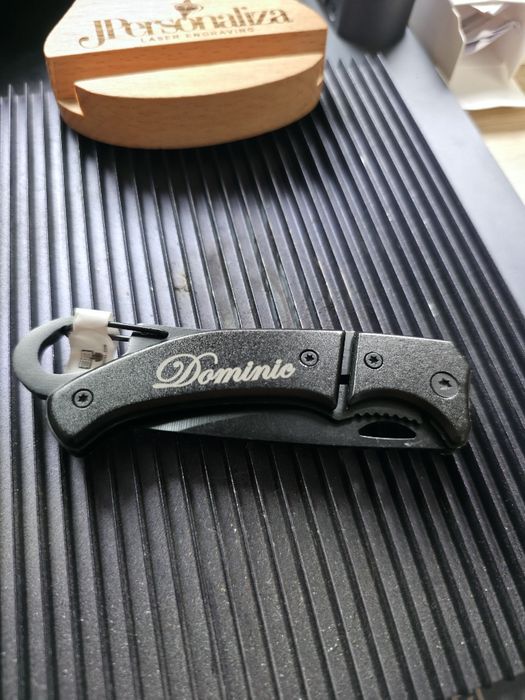 Faca de bolso com mosquetão personalizada ao teu gosto