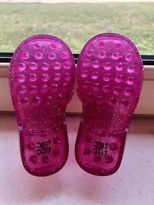 Sandalias Tuc Tuc rosa com brilhantes T24 - NOVAS