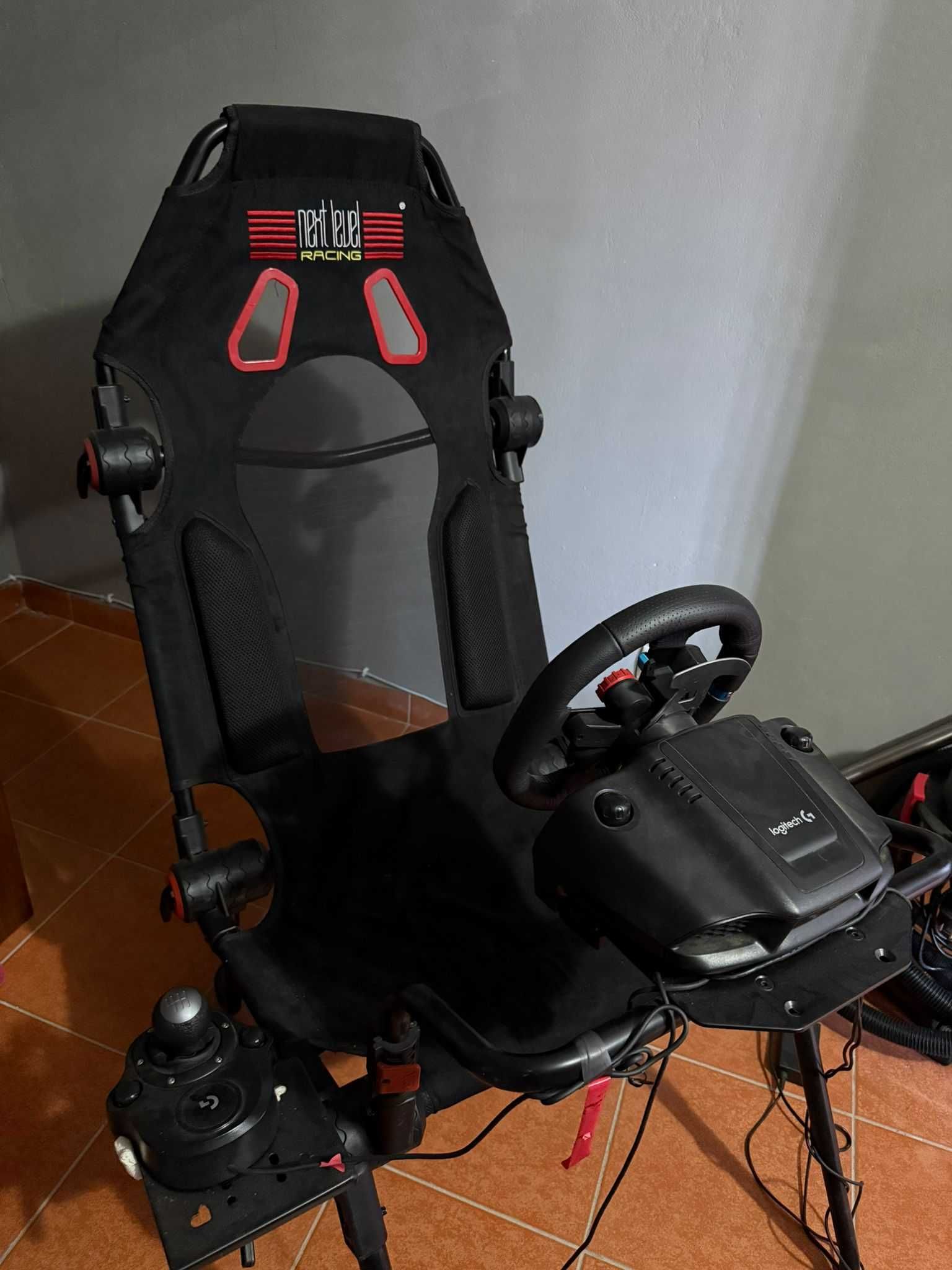 Volante G29 com manete de velocidades, cockpit (NextLevel Racing)