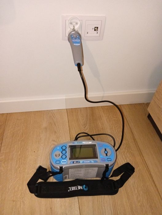 Elektryk naprawa instalacje elektryczne remonty pomiary bramy alarmy