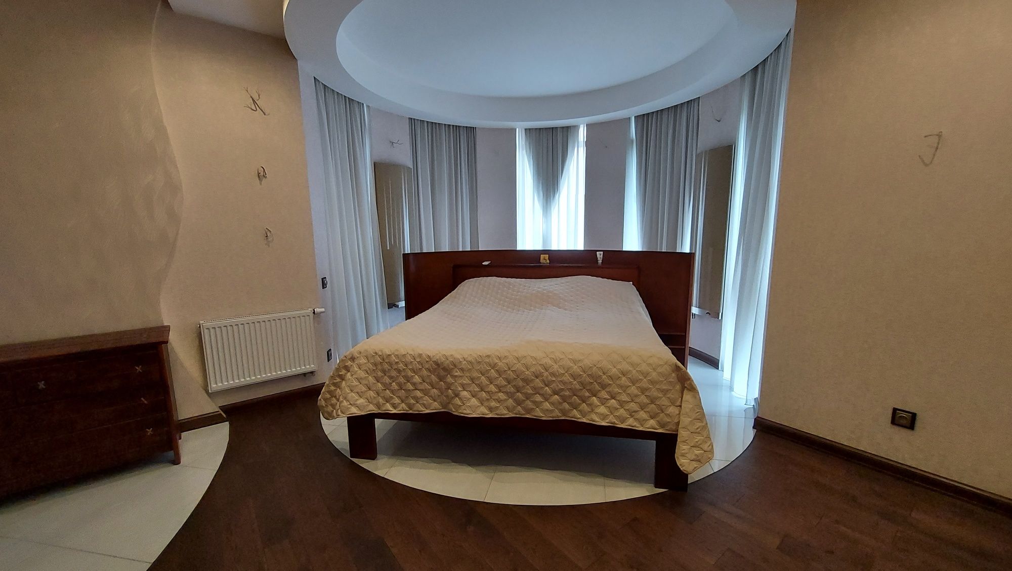 Шикарний елітний будинок в центрі м.Буча