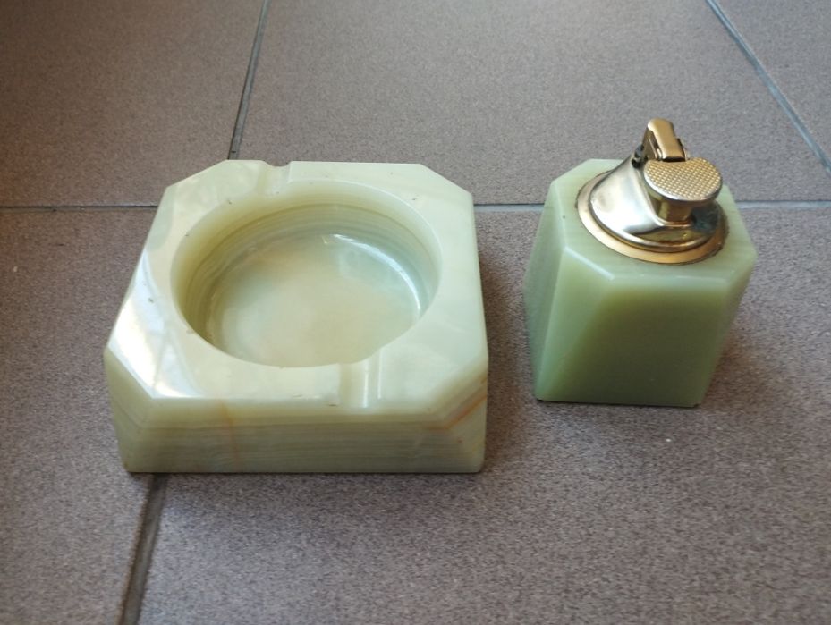 Piękny komplet gabinetowy zapalniczka i popielniczka onyx