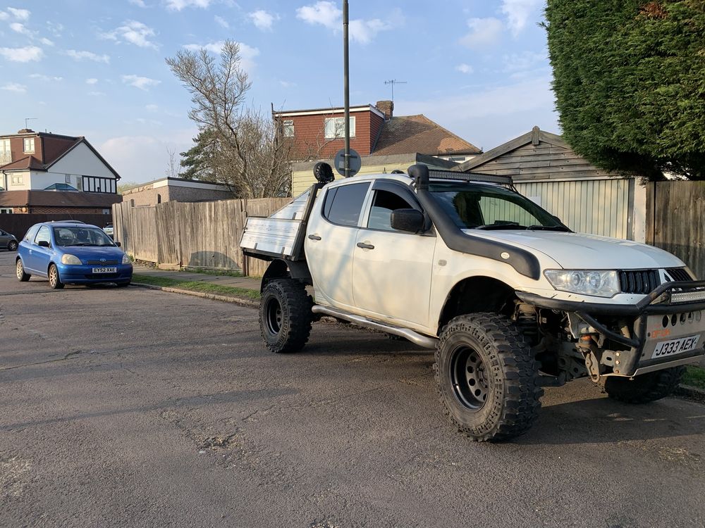 Mitsubishi L200 4x4 ЗСУ джип