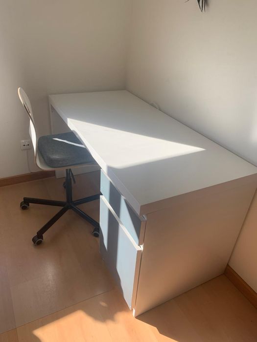 Secretaria + cadeira MALM IKEA