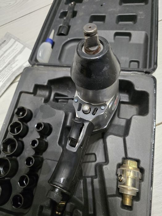 Гайковерт пневматичний у кейсі набір головок 17 1/2" INTERTOOL PT-1101