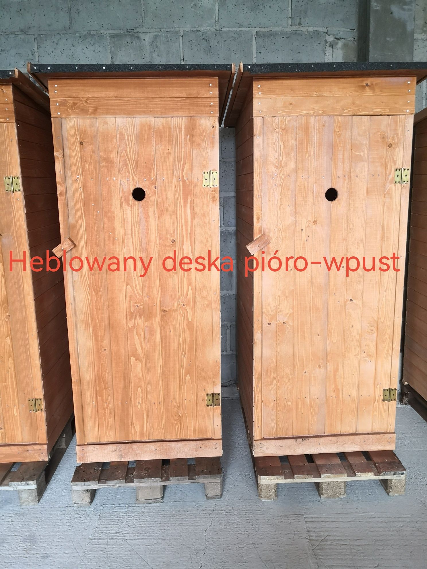 Toaleta drewniana zwykła WC wychodek ustęp szalet kibelek budowa nowy