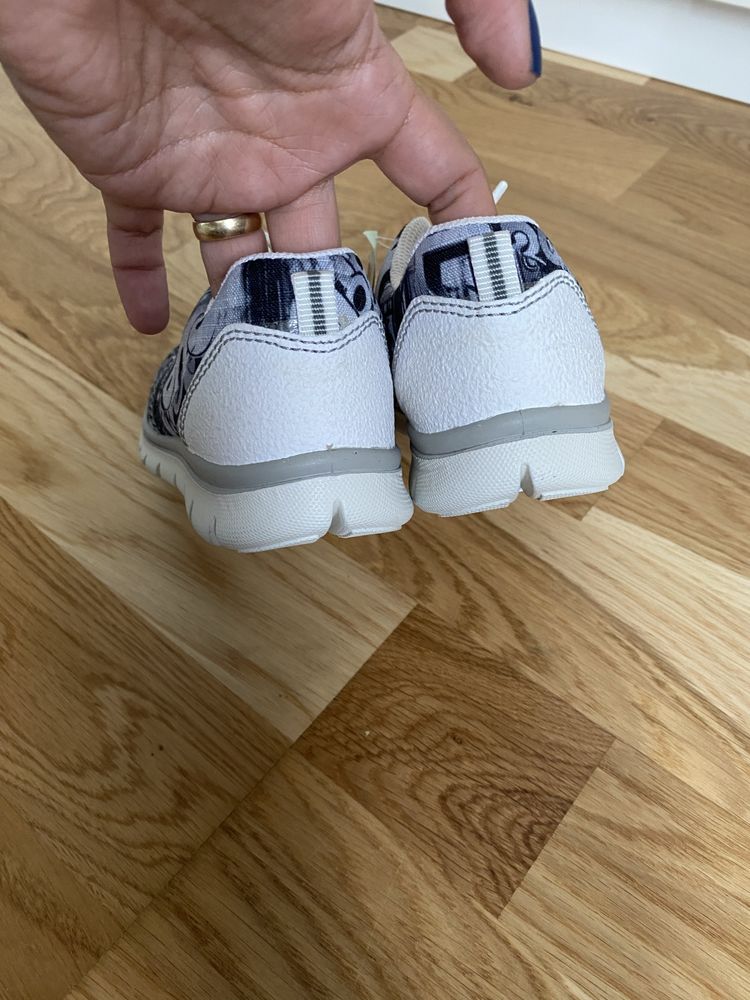 Buty sportowe Primigi r. 28 grafitti