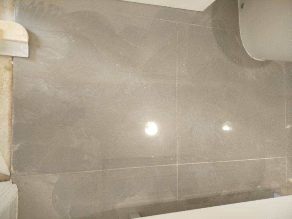 Pavimento cerâmico cinza 60cmx60cm