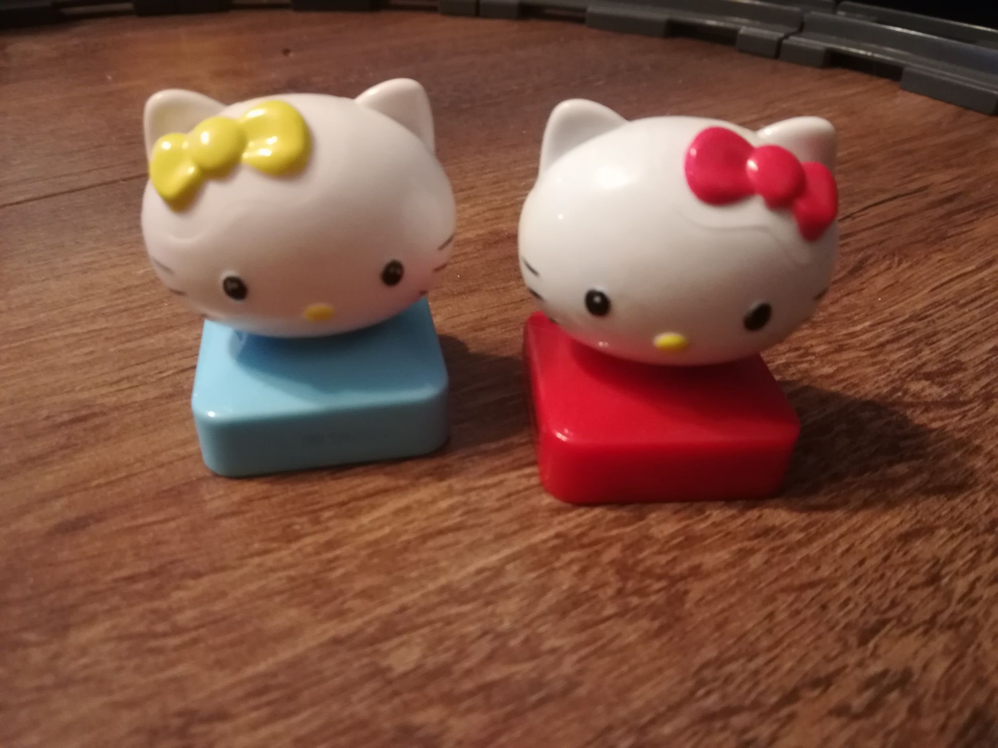 Kolejka z wagonikami Hello Kitty