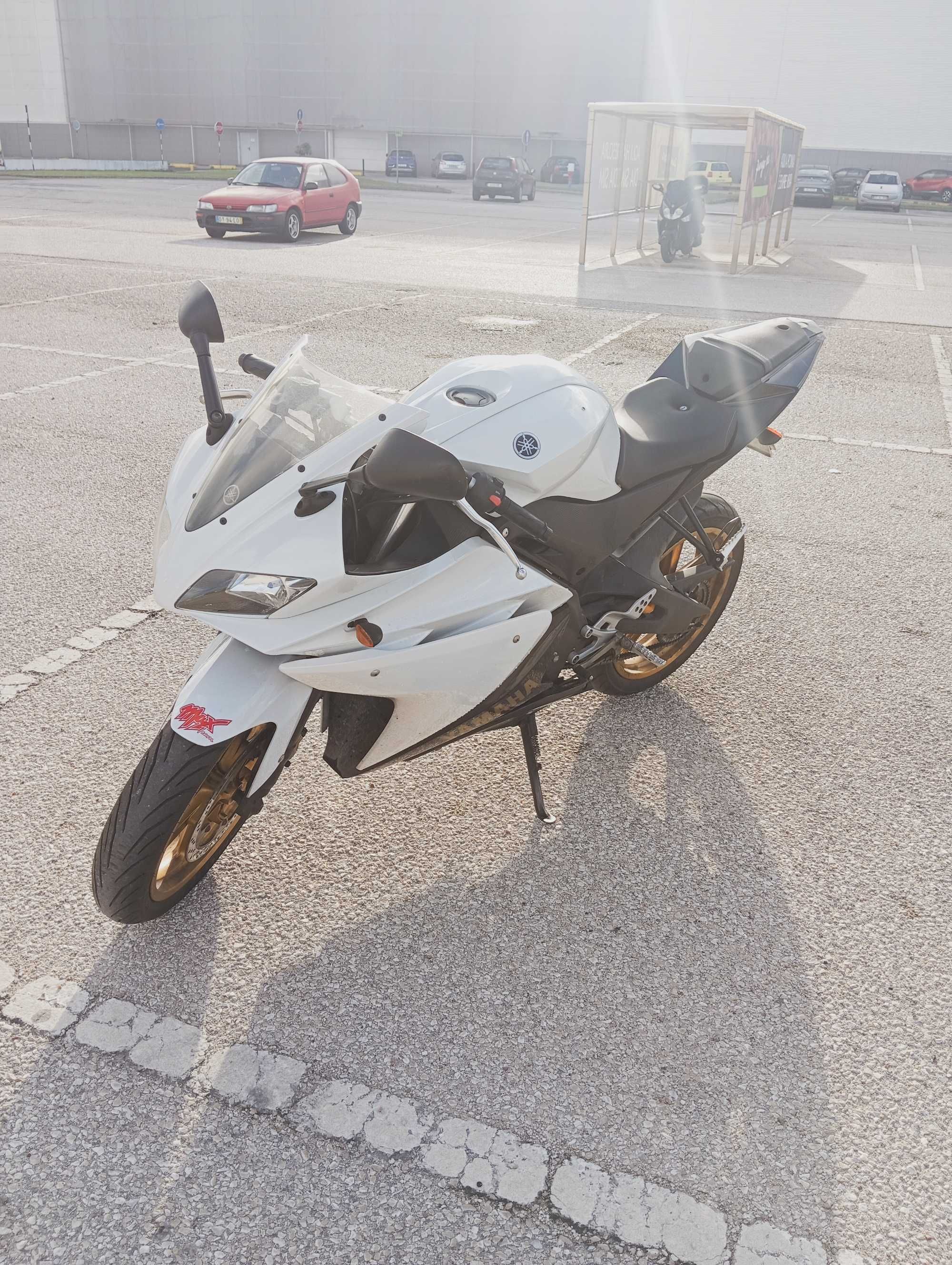 Yamaha YZF R125 White Version