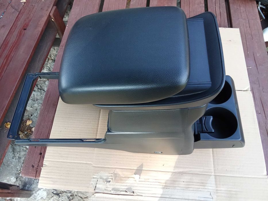 Suzuki Grand Vitara II 06-14 podłokietnik skóra regulacja