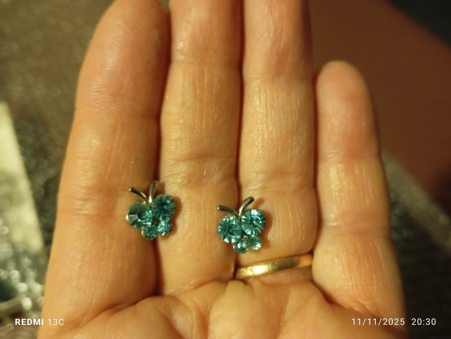 Colar e brincos em forma de borboleta