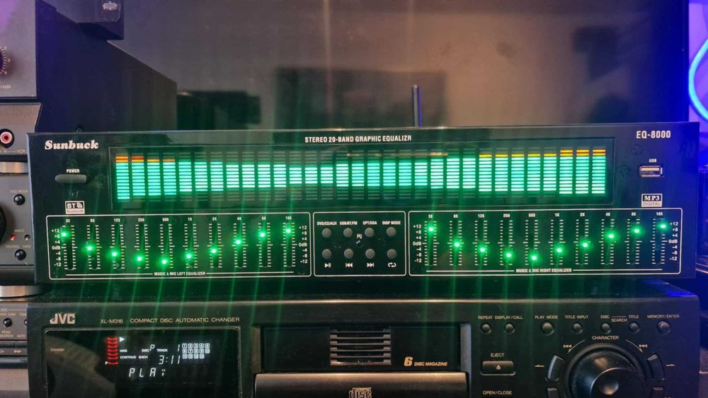 Korektor graficzny stereo z analizatorem widma dźwięku EQ