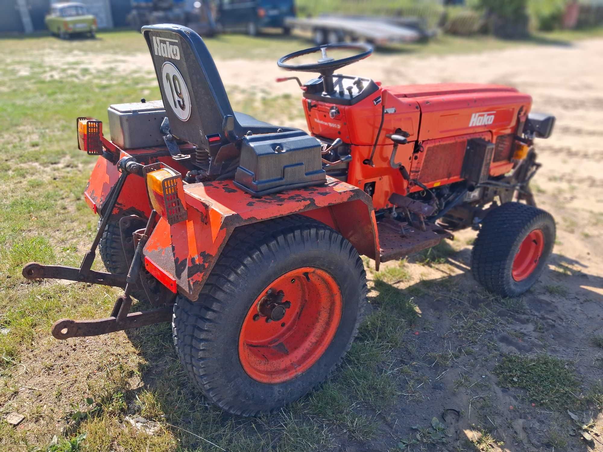 Traktorek HAKO 1600 D plus rozsiewacz Rauch