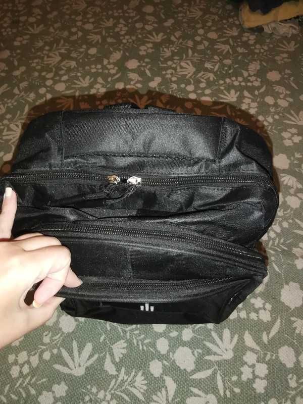 Mochila preta nova