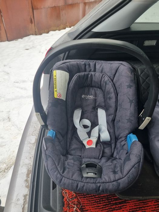 Дитяче автокрісло 0+