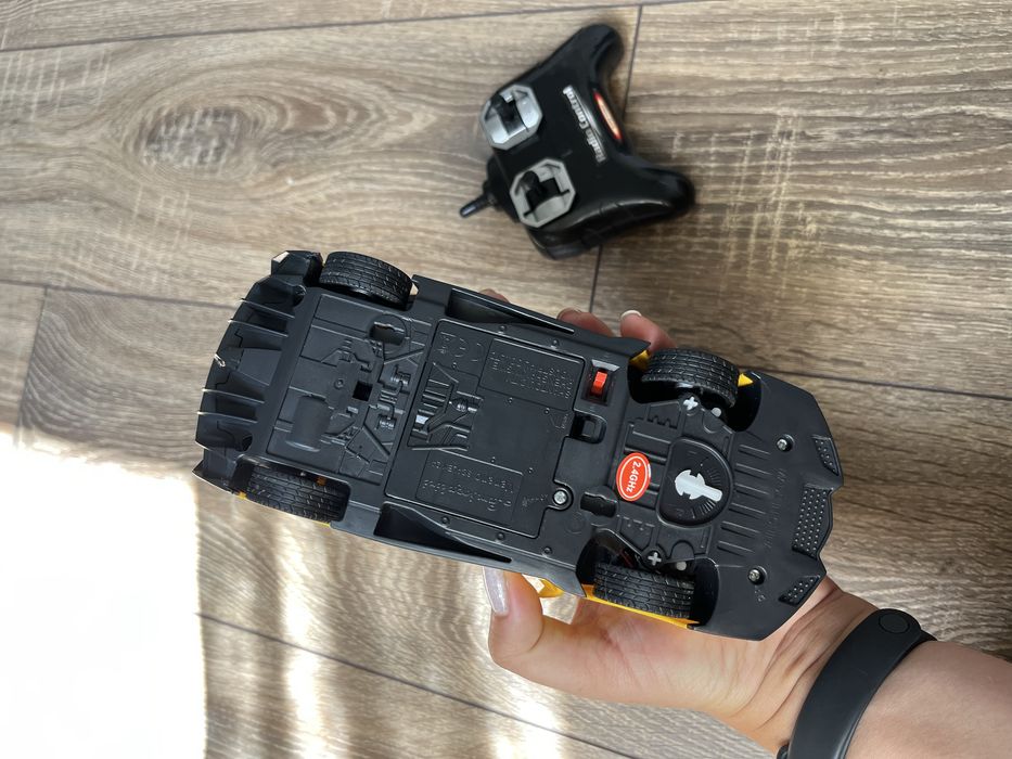 Машина на радіокеруванні lamborghini  1:24 жовта