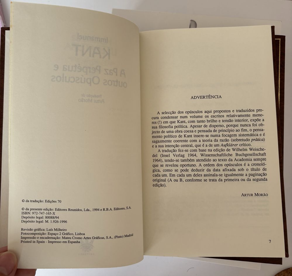 Livro “A Paz Perpétua E Outros Opúsculos” de Immanuel Kant.