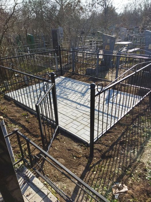 Укладка тротуарной плитки,благоустройство на кладбище