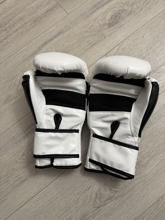 Боксерьскі рукавички