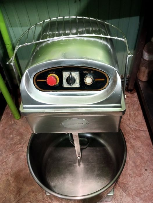 Продам тестомес 20 л