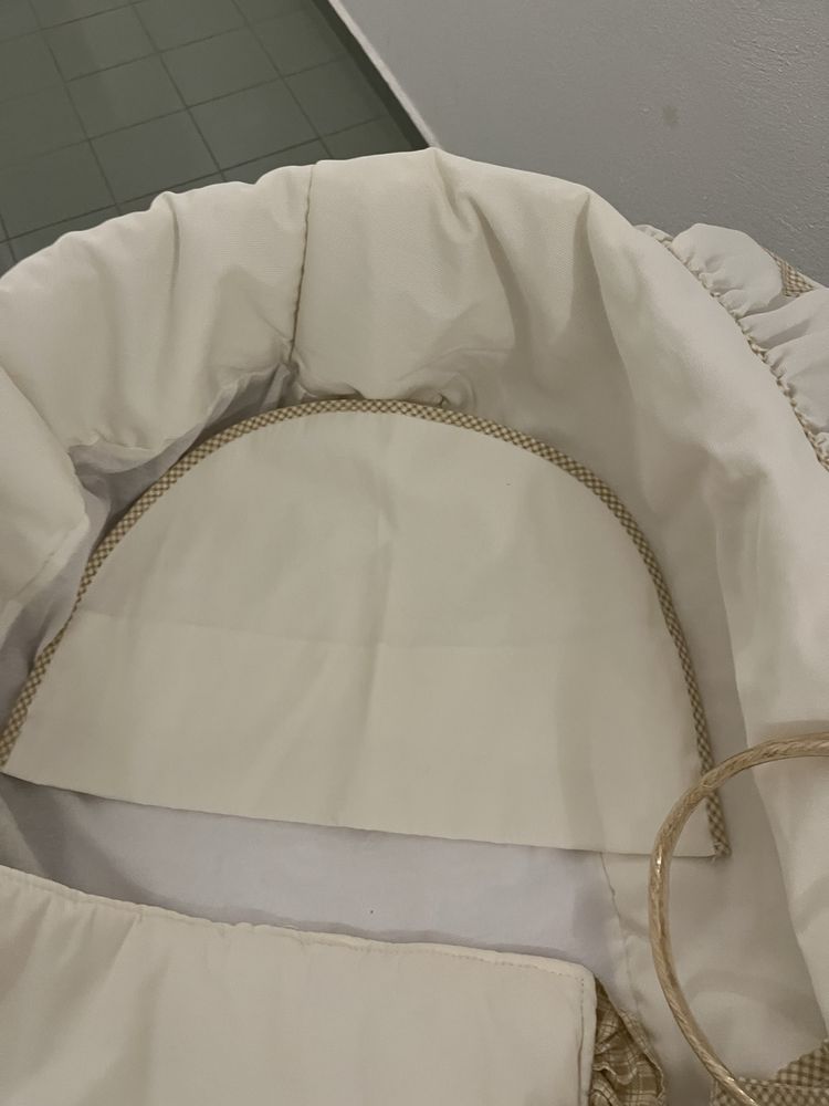 Berço em verga com suporte