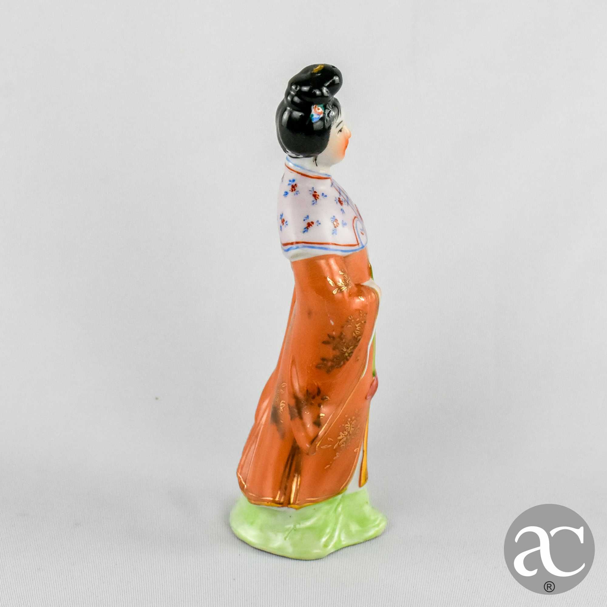 Figura porcelana da China de uma Mulher chinesa