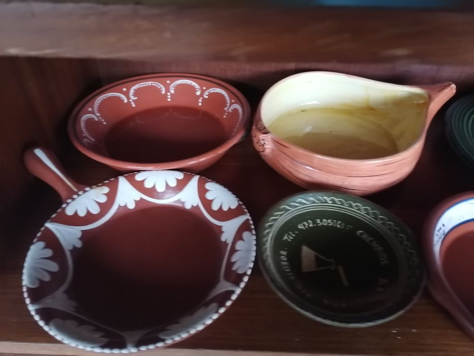 Peças em barro/louça decorado