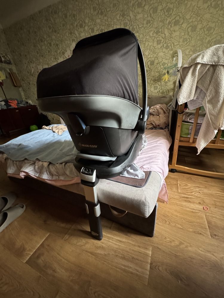 автолюлька з базою Maxi-Cosi