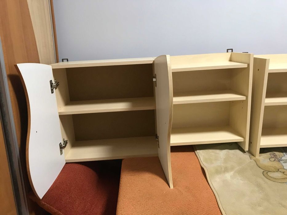 Меблі для дитячої кімнати (шкаф-купе, тумби, стіл)