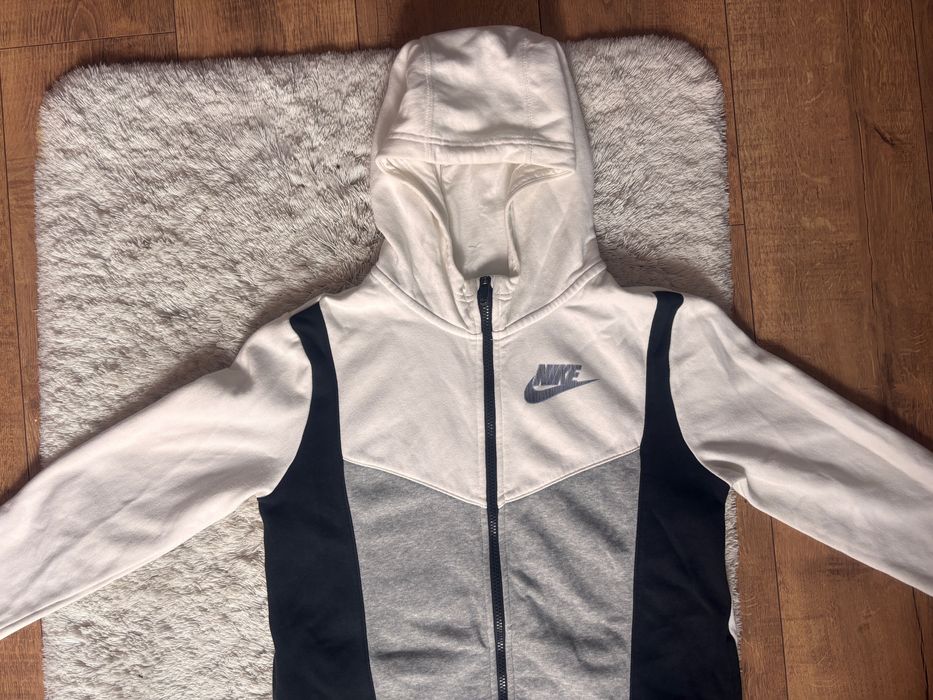 Bluza sportowa rozpinana z kapturem Nike