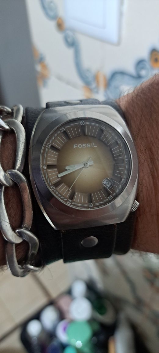 Relógio Fossil em aço.