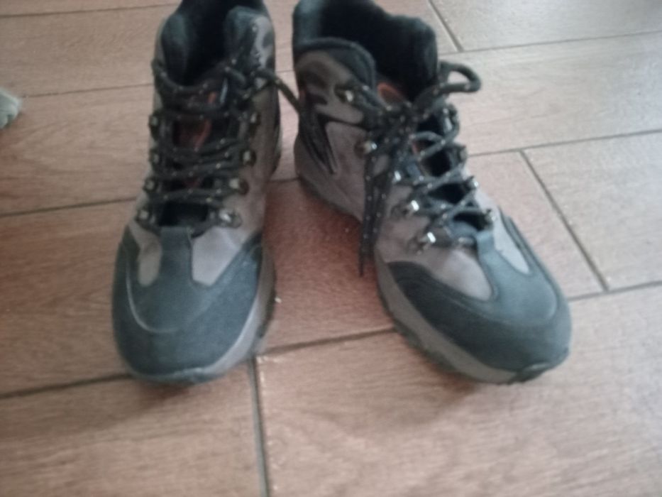 Черевики на хлопця 38 р.