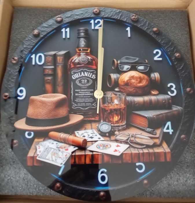 Vários relógios de parede Jack Daniels