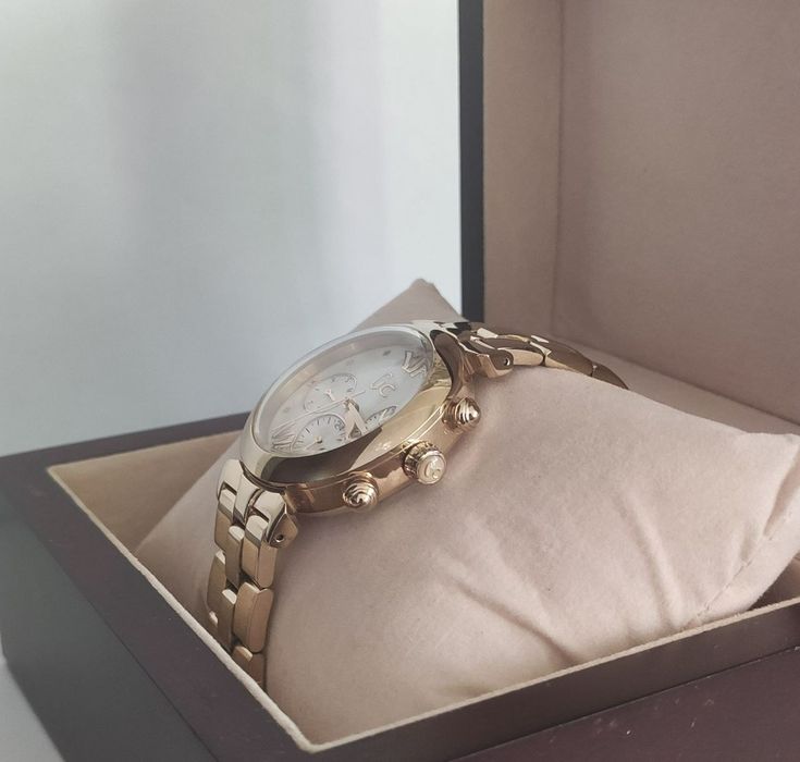 Женские швейцарские часы Gc