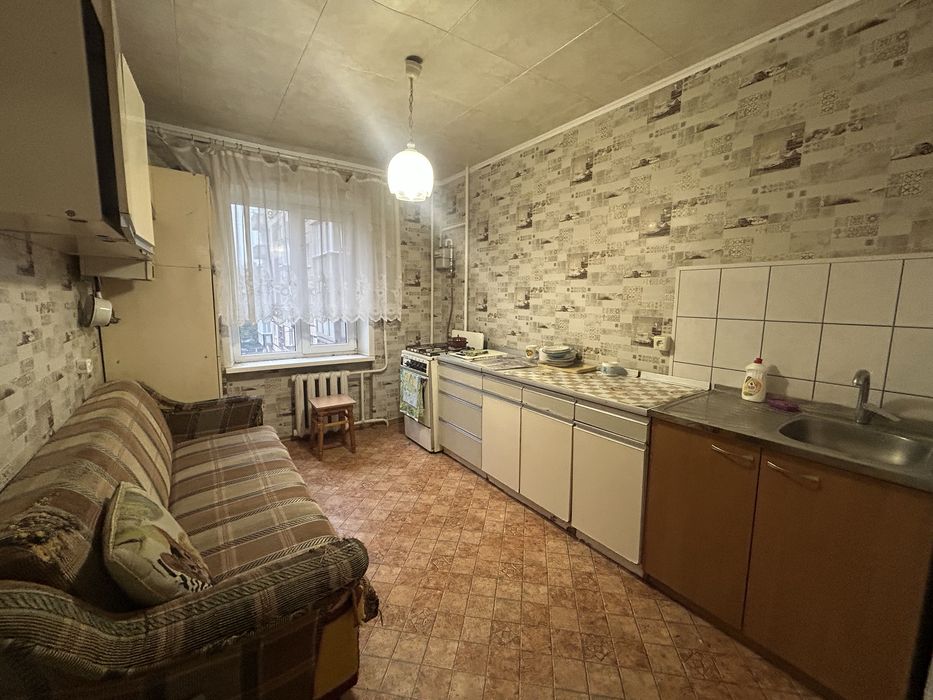 Оренда. 1кімнатна квартира 173кв-л, Курчатова 19. Все є. 4500