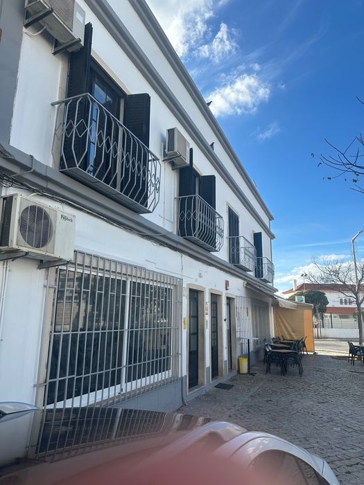 For Rent/ Arrenda se Espaço Comercial - Olhão